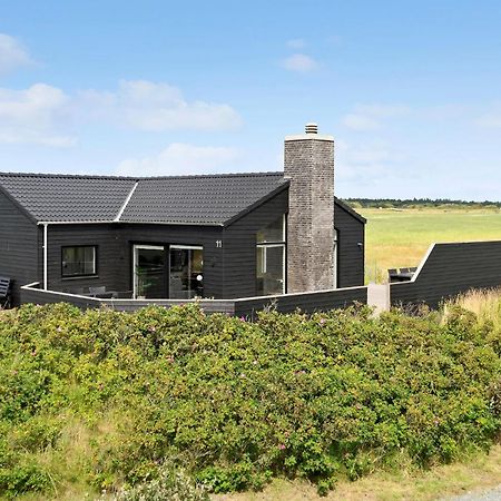 Beautiful Home In Blavand With Kitchen Exterior foto