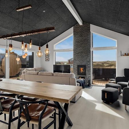 Beautiful Home In Blavand With Kitchen Exterior foto