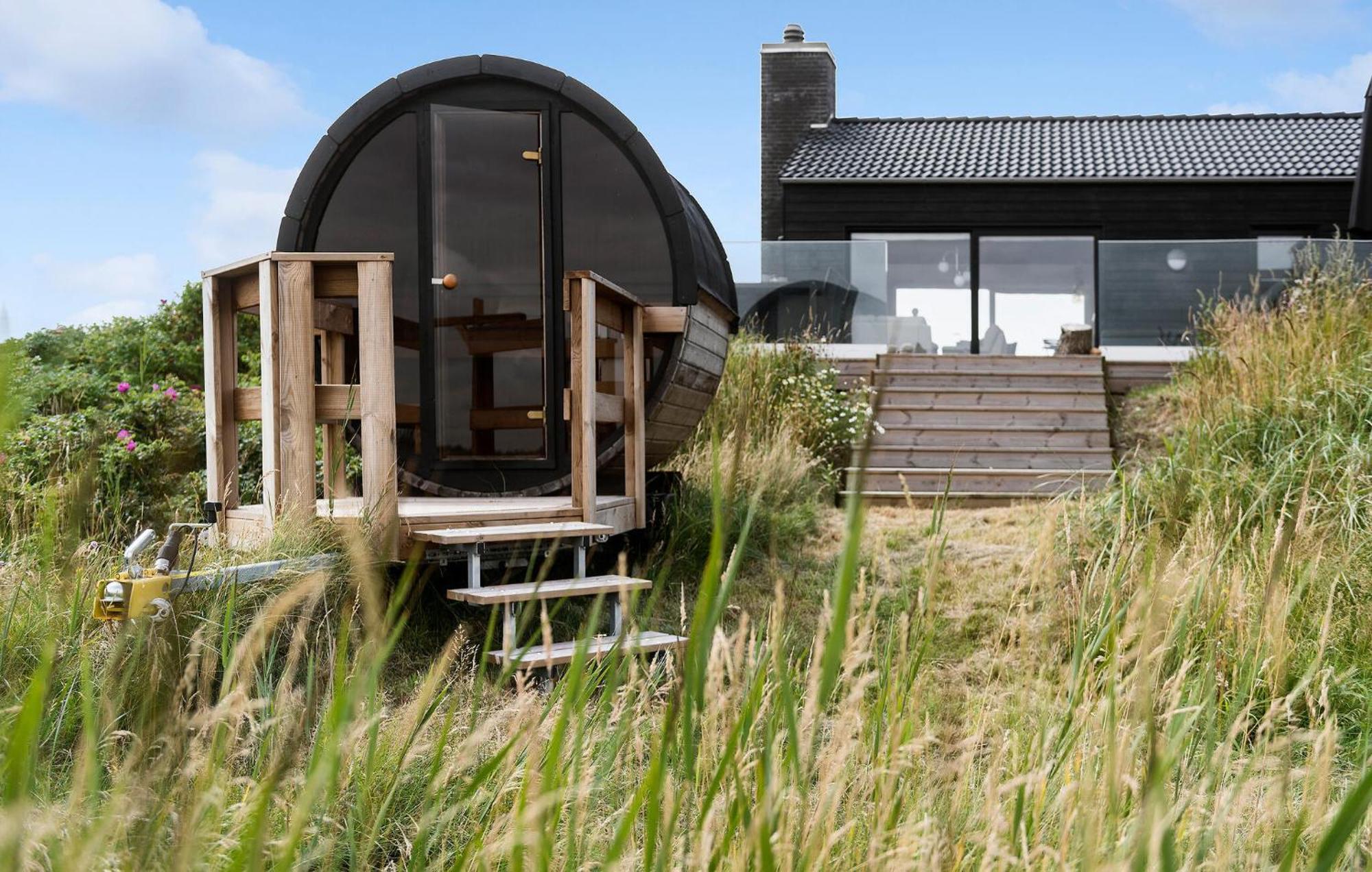 Beautiful Home In Blavand With Kitchen Exterior foto
