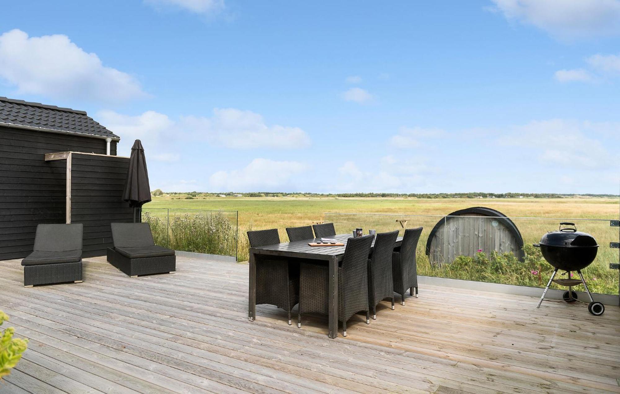 Beautiful Home In Blavand With Kitchen Exterior foto