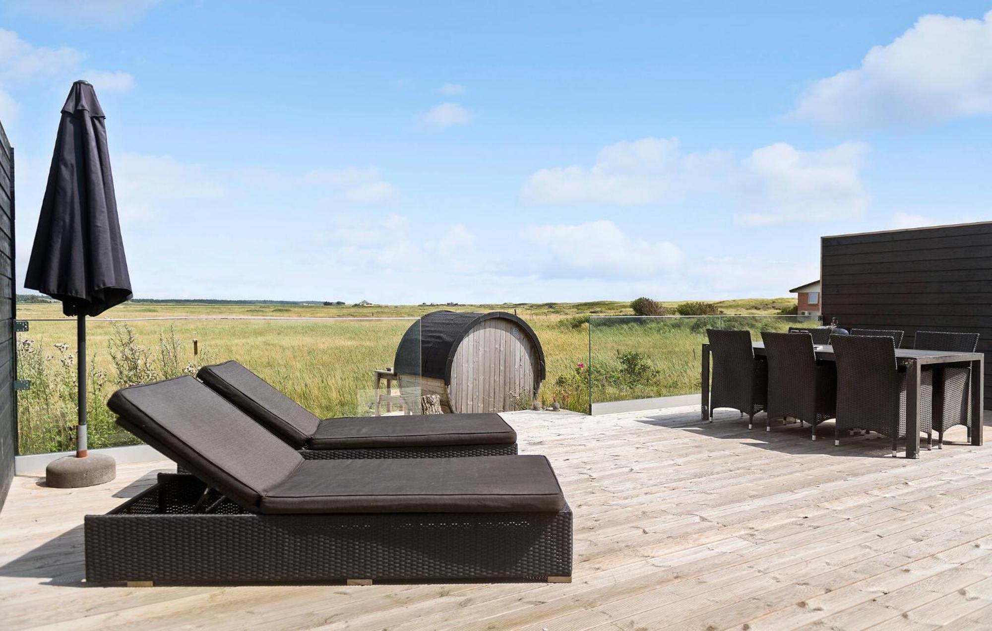 Beautiful Home In Blavand With Kitchen Exterior foto